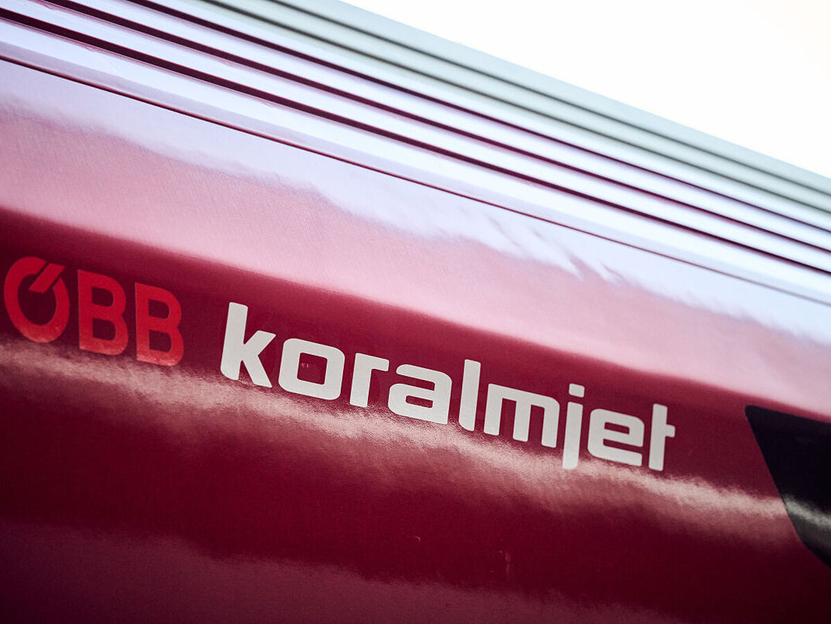 Railjet beim Ausfahren des Tunnels (Portal West) @ÖBB Martin Hofmann